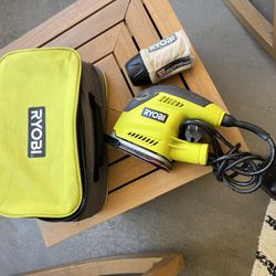 RYOBI Corner Cat Finish Sander – with Dust Bag & Carrying Case