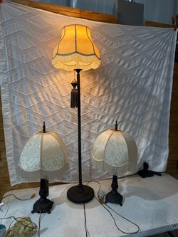 1 Vintage Floor Lamp WORKS GREAT