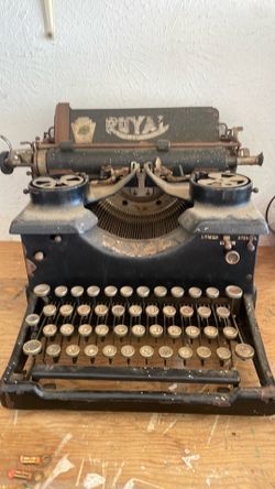 Typewriter brand royal