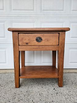 Broyhill Attic Heirlooms Collection Solid Oak Rustic Farmhouse Country Style Nightstand