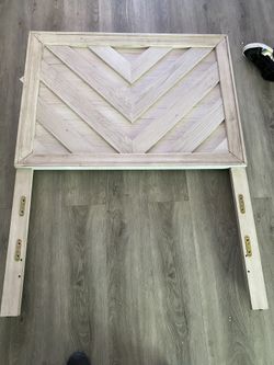 2 Pinar panel headboard