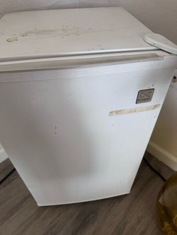 Daewoo mini fridge