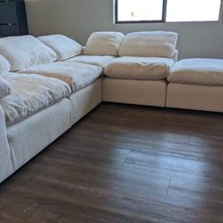 New Cream  Modular Sectional Couch ! Cloud ! Free Delivery !! Financing Available !!