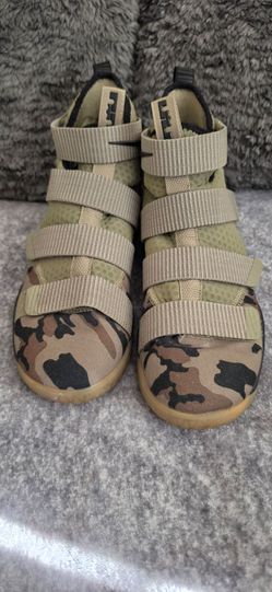 Barely Used High Top Camaflaug Nike Shoes