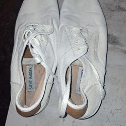 Mens Size 9.5 white canvas sneakers are from the brand Steve Madden