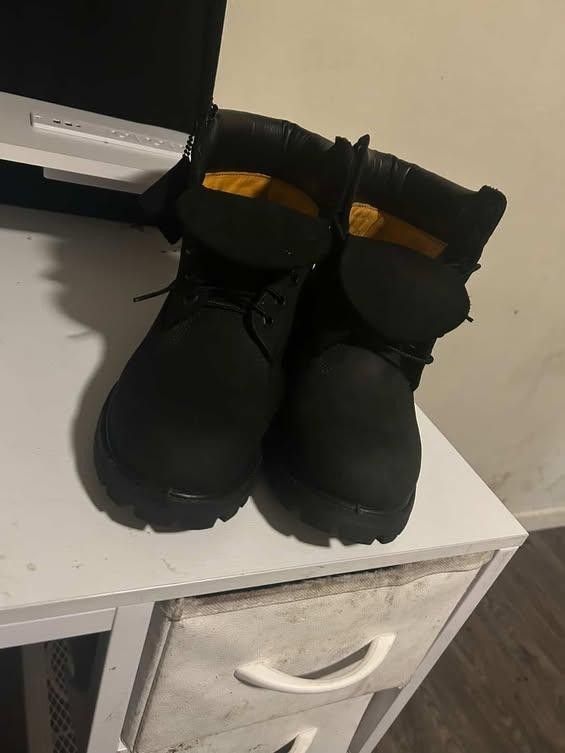 Mens Size 8 Black Timberlands
