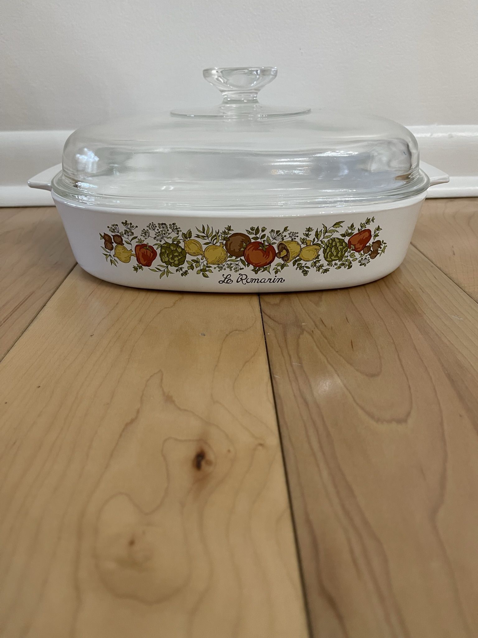 Pyrex, LeRomarin With Cover