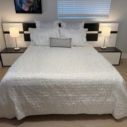 Modern Black & White Bedroom Set – Excellent Condition (No Mattress Included)