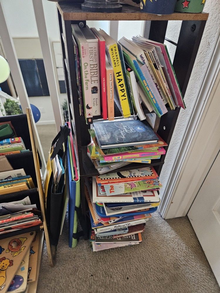 Spinning Bookshelve.  Pick Up Only. 