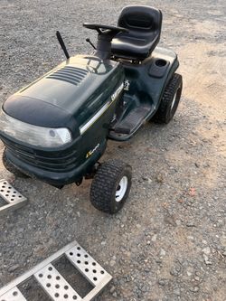Craftsman Riding Lawnmower LT 1000 26 hp 42 inch Cut needs battery and Carburetor Cleaned