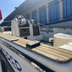 1977 20ft Center Console Fishing. Boat 