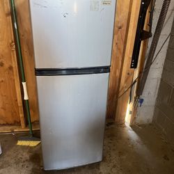 Mini refrigerator 