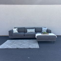 *Like New* Gorgeous Smokey Gray 2pc Modern Sectional Couch (Free Delivery 🚚)