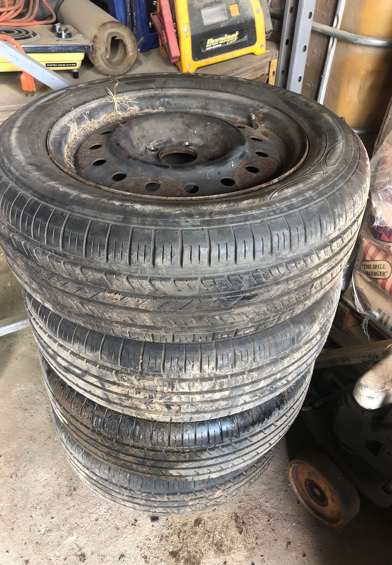 04 Nissan Altima. 215/60r16