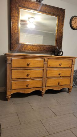 BEAUTIFUL SOLID WOOD 6 DRAWERS DRESSER