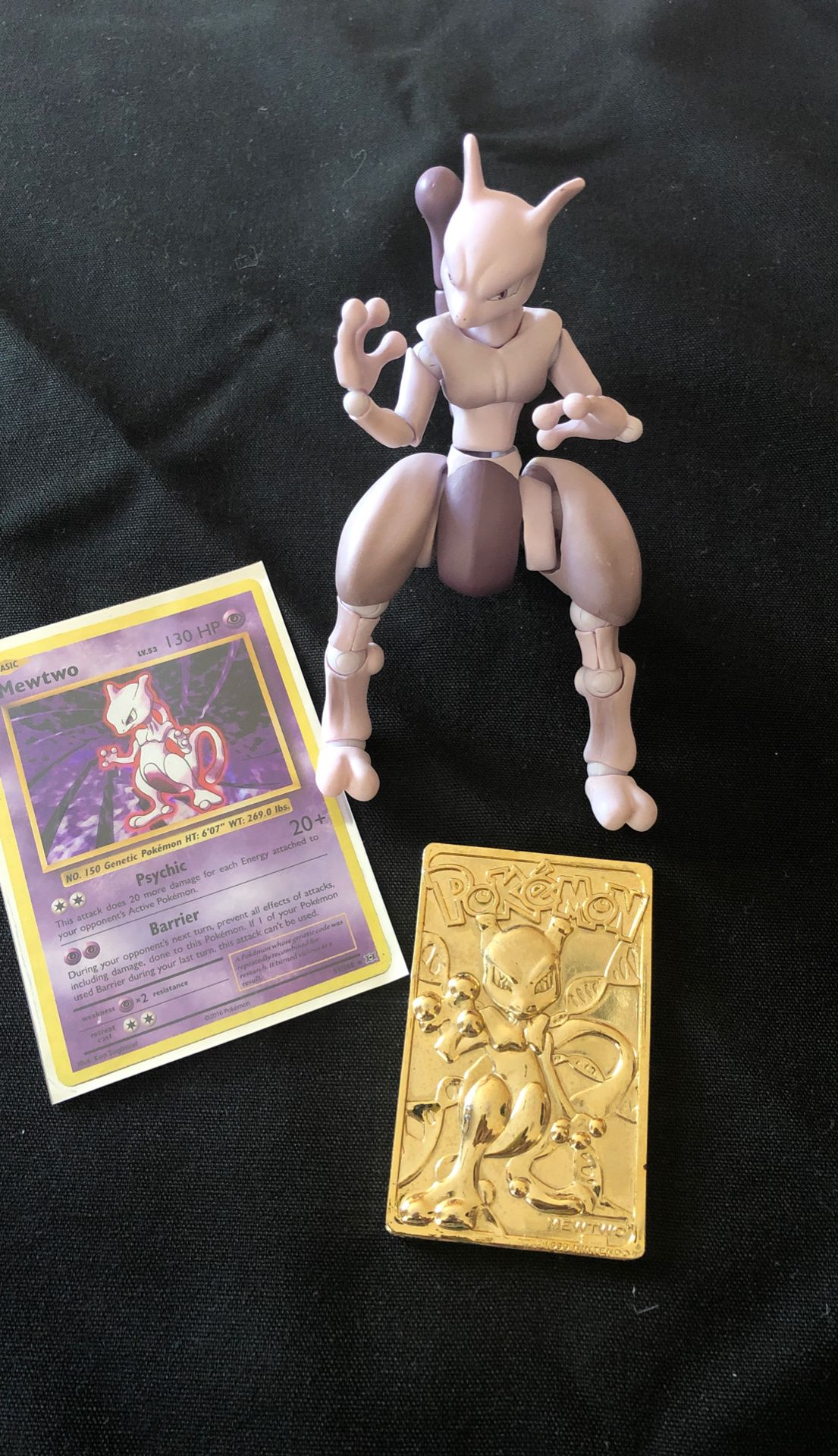 Mewtwo Pokémon figurine, card and gold card