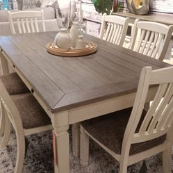 Bolanburg Counter Height Dining Table with 6 Barstools
Ashley Furniture