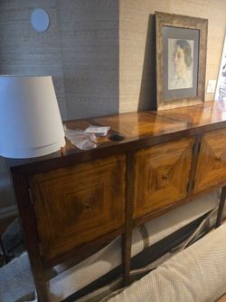 Console, entry table, buffet