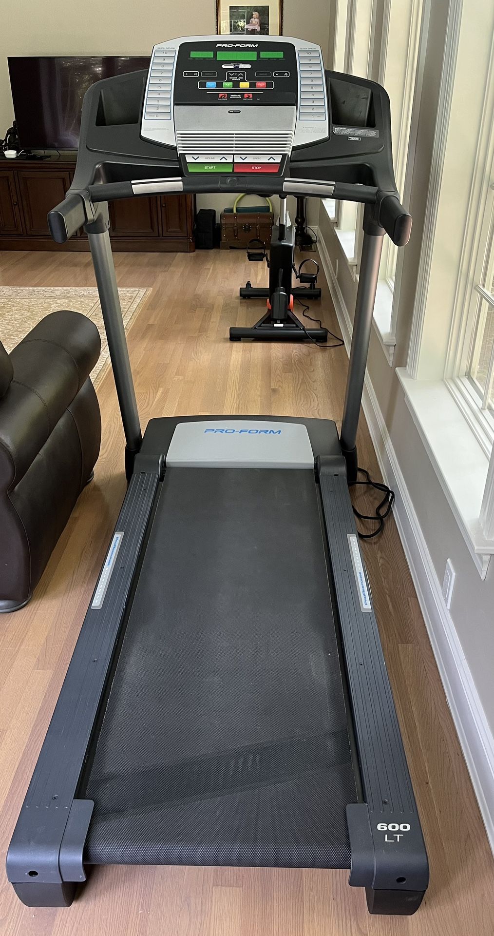 PRO FORM 600 LT FOLDABLE TREADMILL for Sale in Setauket East Setauket NY OfferUp