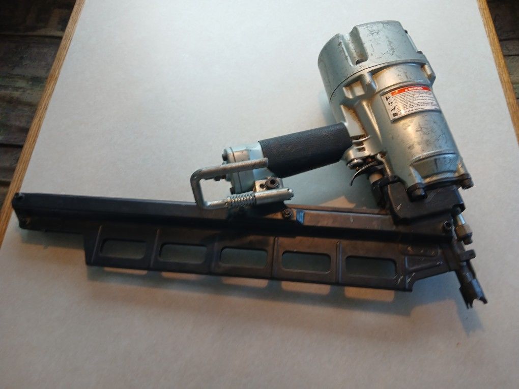 Hitachi Strip Nailer