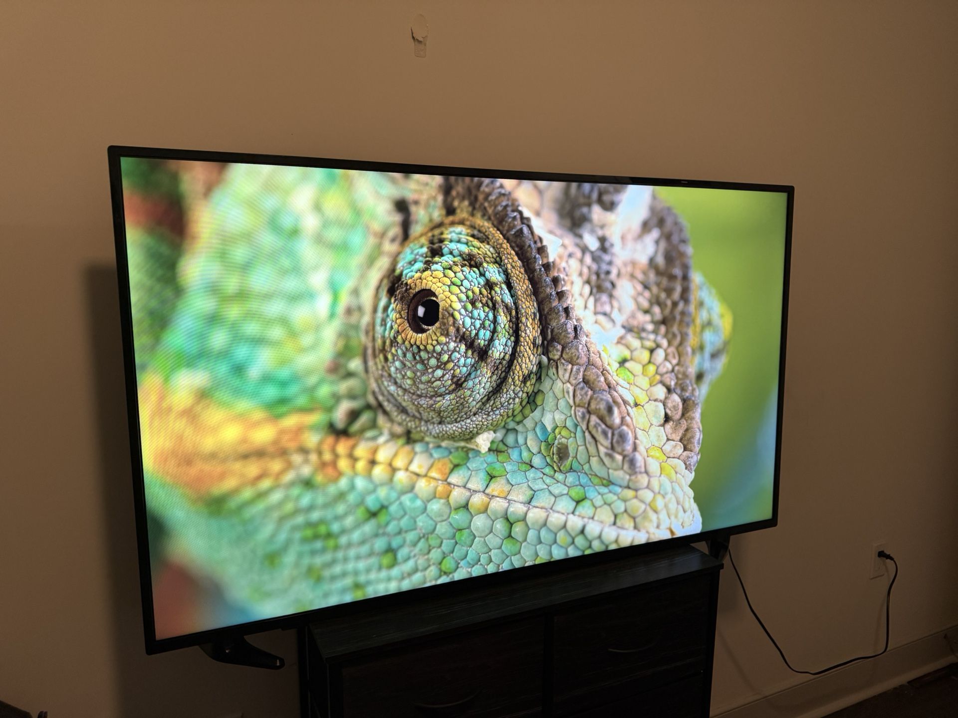 INSIGNIA 58 INCH Fire TV 4k With Wall Mount