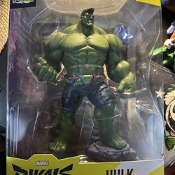 Marvel Rivals The Hulk 1:6 Scale Posed Figure with Scene & Comic by McFarlane