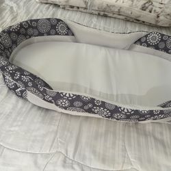 NEW Baby Bassinet Snuggle Nest Portable Infant Sleeper Bassinet 