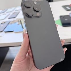 iPhone 15 Pro Unlocked 128Gb black crack back