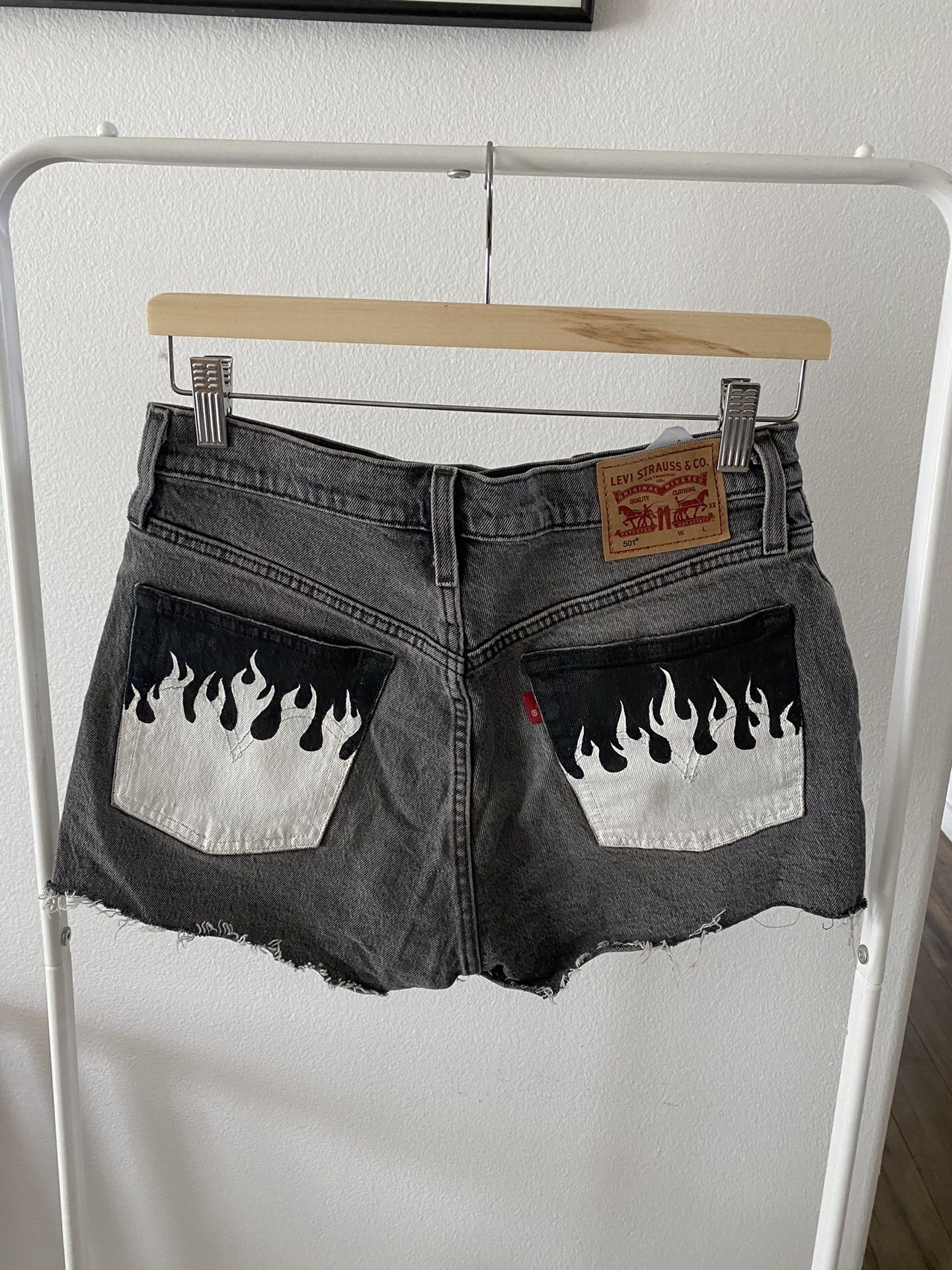 Women Denim Levi’s Shorts - W27