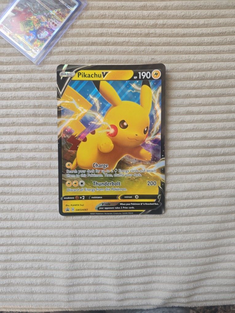 Jumbo Pikachu V