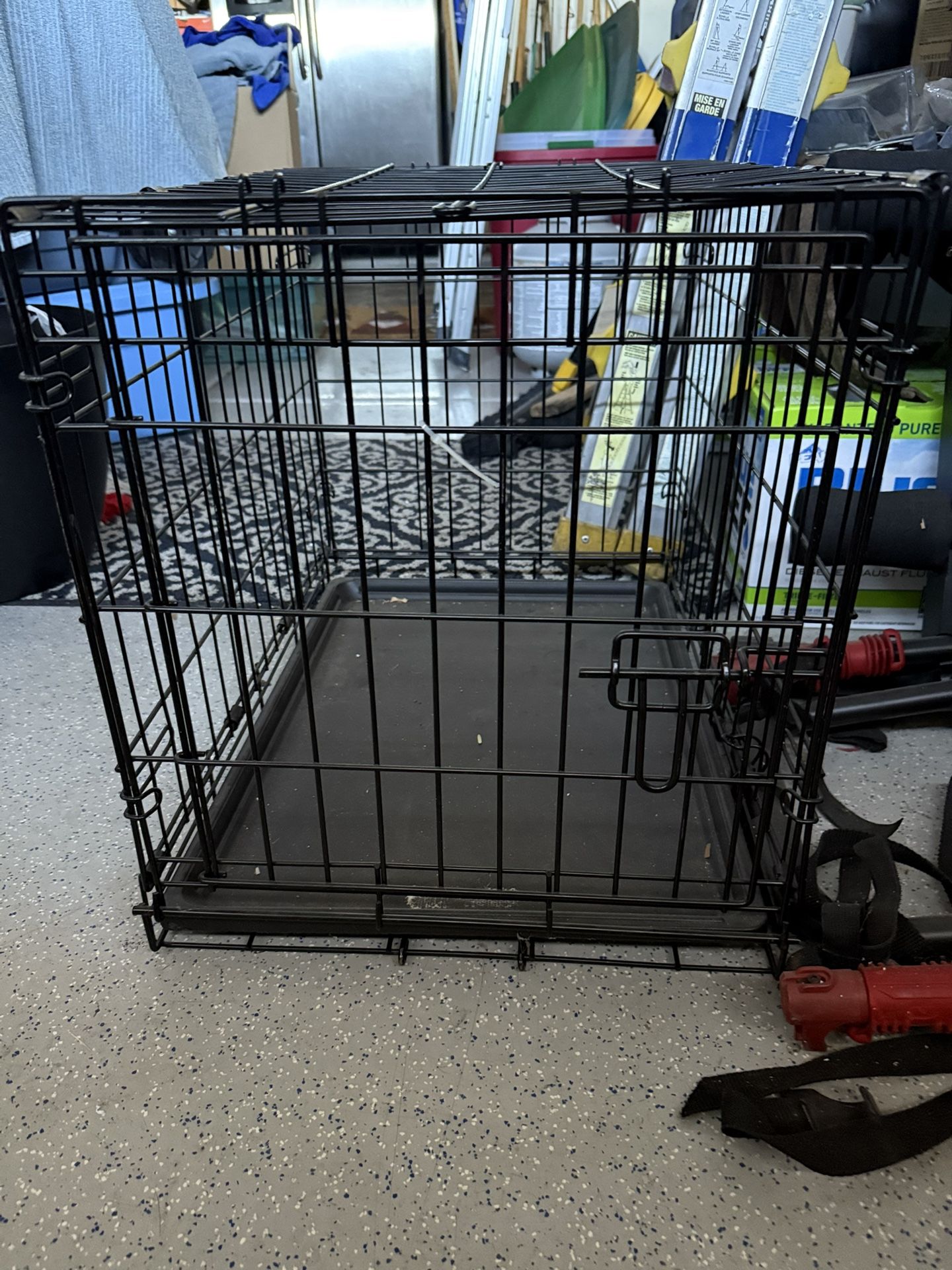 Dog Kennel (24 x 18 x 20)