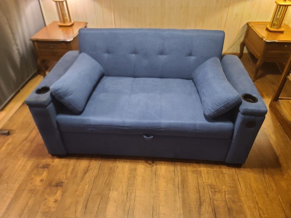 Day Bed - Couch π Bed π Couch That Folds Out To A Bed $150.00 or Best Offer
