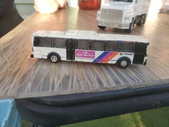 Road Champs 1:87 scale diecast model of a Flxible Metro NJ Transit bus