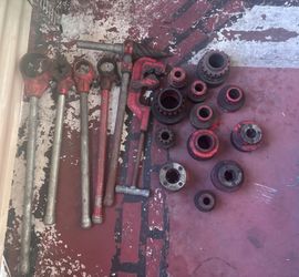 Pipe threader