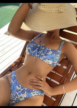 SHEIN Floral Print Bikini Set Knot Front Wireless Bra Top & Hipster Bikini Bottom 2 Piece Bathing Suit