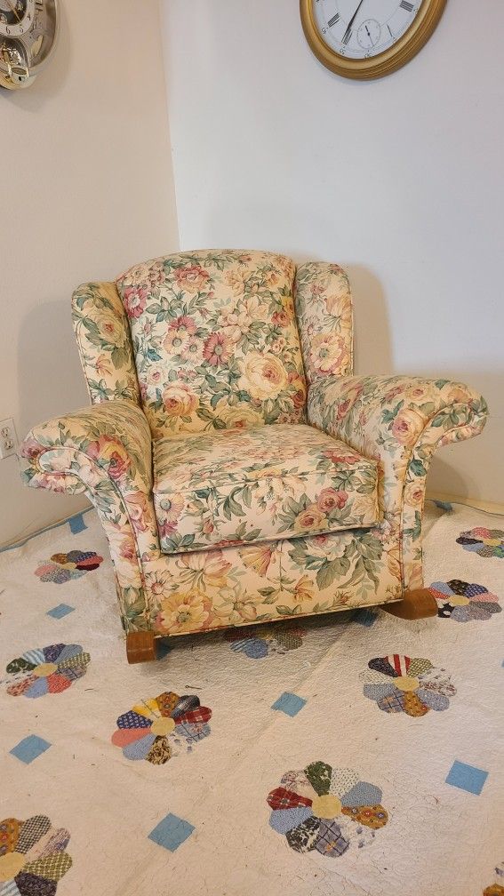 BenchCraft Vintage Floral Cozy Rocking Chair Upholstered