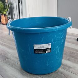 FREE 17-Gallon Rope-Handled Storage Tub  🆓 FREE – First Come, First Served!  Heavy-duty 17-gallon plastic utility tub with rope handles.  ✅ Great for