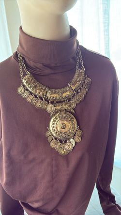 Gorgeous necklace Cleopatra style