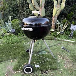 Weber Original Kettle Charcoal Grill