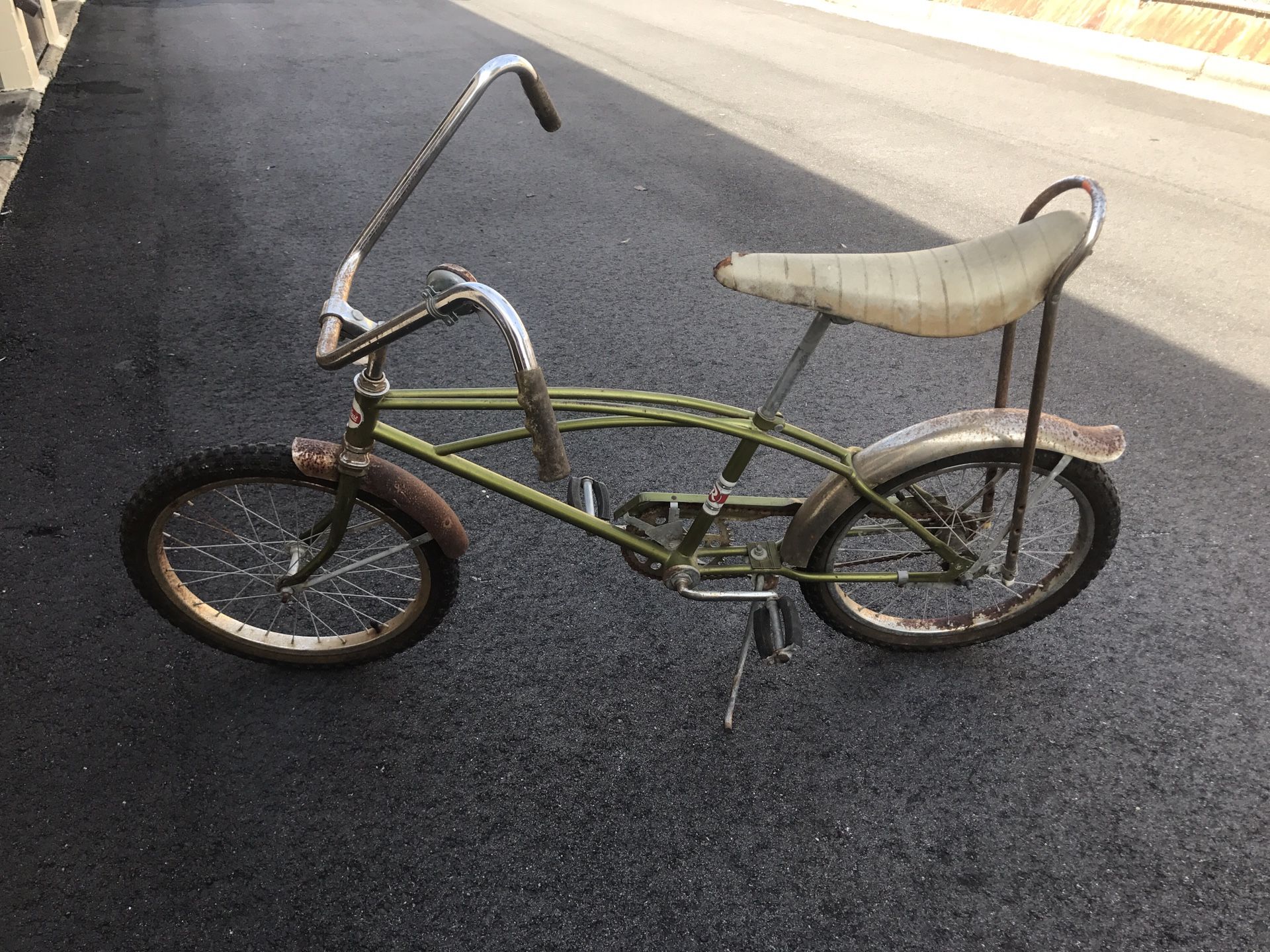 Vintage 1968 Rollfast Sparker 700 STINGRAY style Bicycle