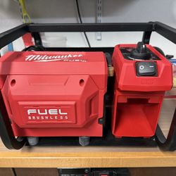 Milwaukee M18 Portable Compressor 