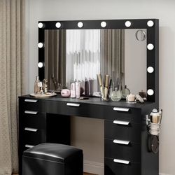 New Vanity With Chair 