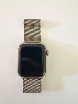 Apple Watch series 9 with Milanese mLoop band