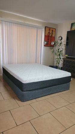 NEW QUEEN SIZE SEALY MATTRESS AND BOXSPRING FOR SALE! IN EXCELLENT CONDITION, FREE DELIVERY