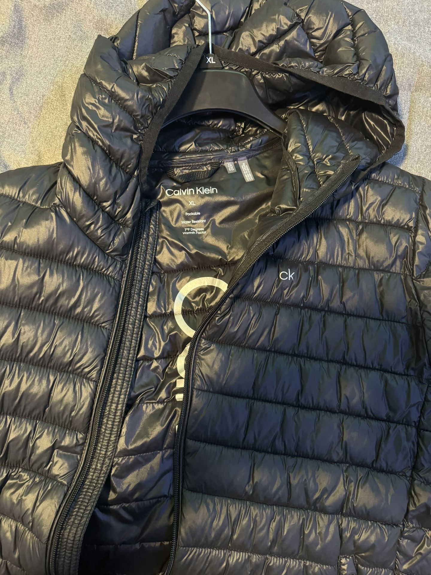 SIZE XL CALVIN KLEIN PUFFER JACKET - BLCK