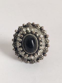 Beautiful ladies Stretch Ring Size 8- 10