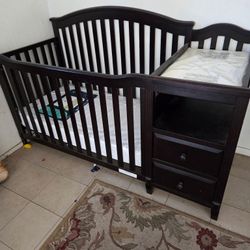 Crib For Sale Looks Like New Has Drawers Mattress