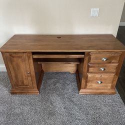 Wood Desk w/ Pull Out Drawer 