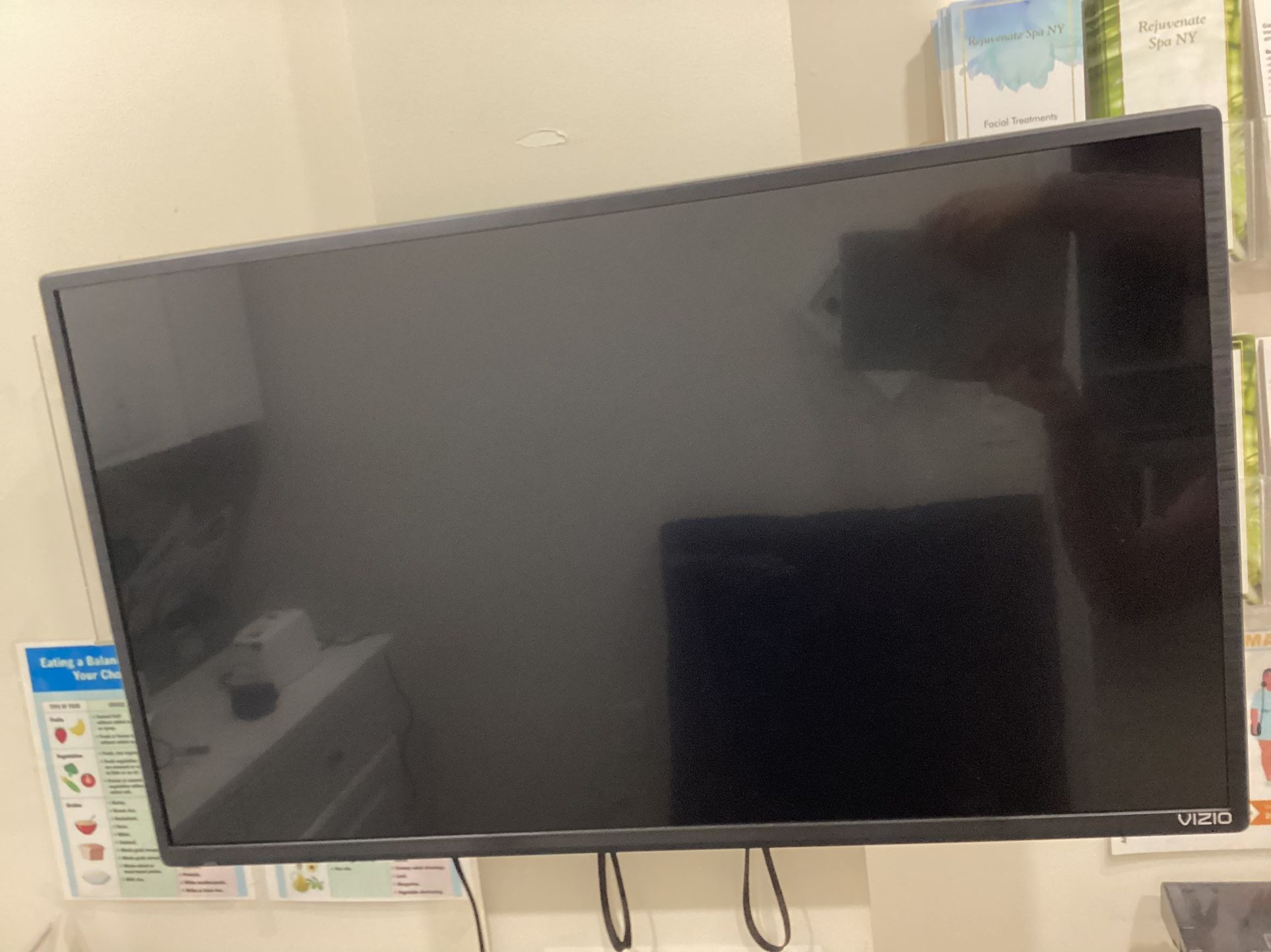 Vizio TV, 32”, Smart TV