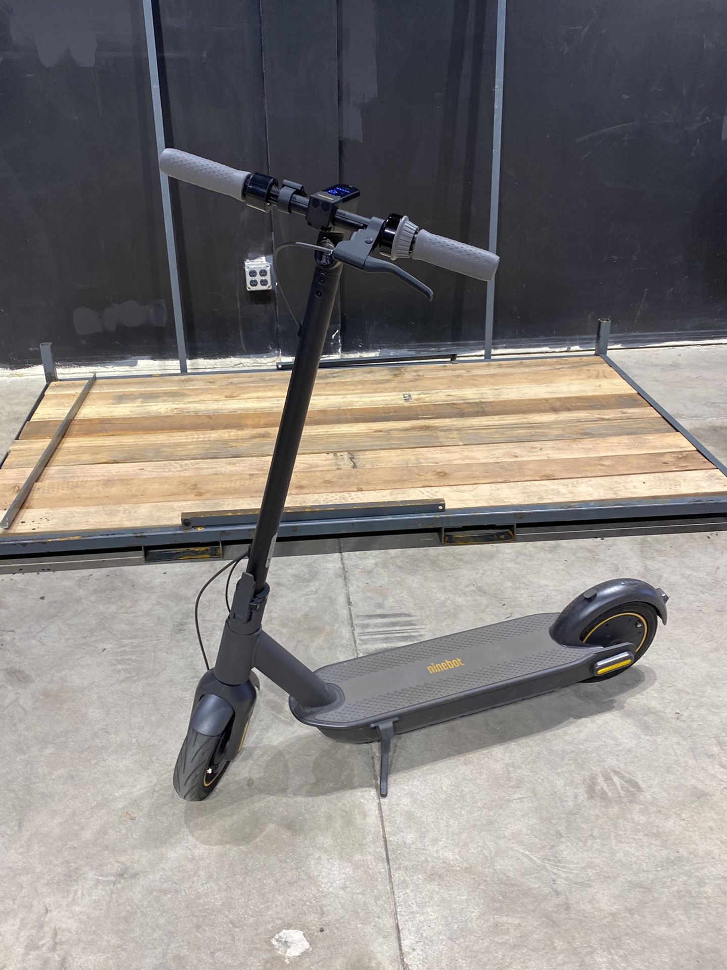2021 NINEBOT KICKSCOOTER MAX